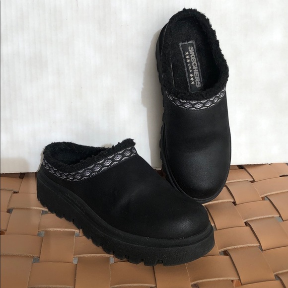 SKECHERS Shindigs Comfy Hour Clogs w. Faux Sherpa Lining Black Size 7.5 - Picture 3 of 9